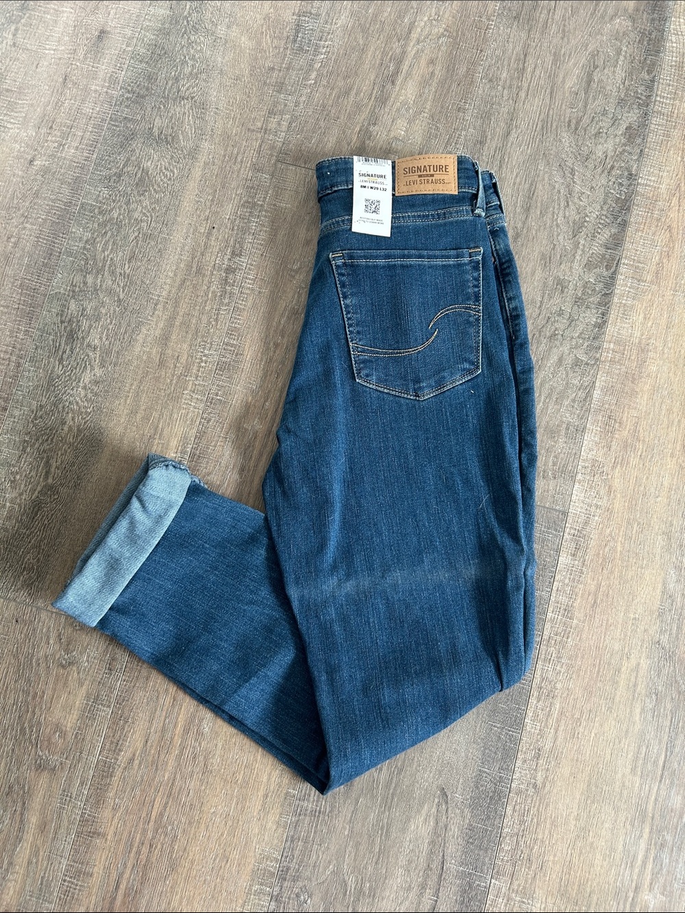 Signature by Levi Strauss Women's Indigo Straight Leg Jeans